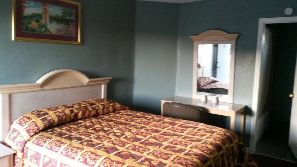 Deluxe Hotel