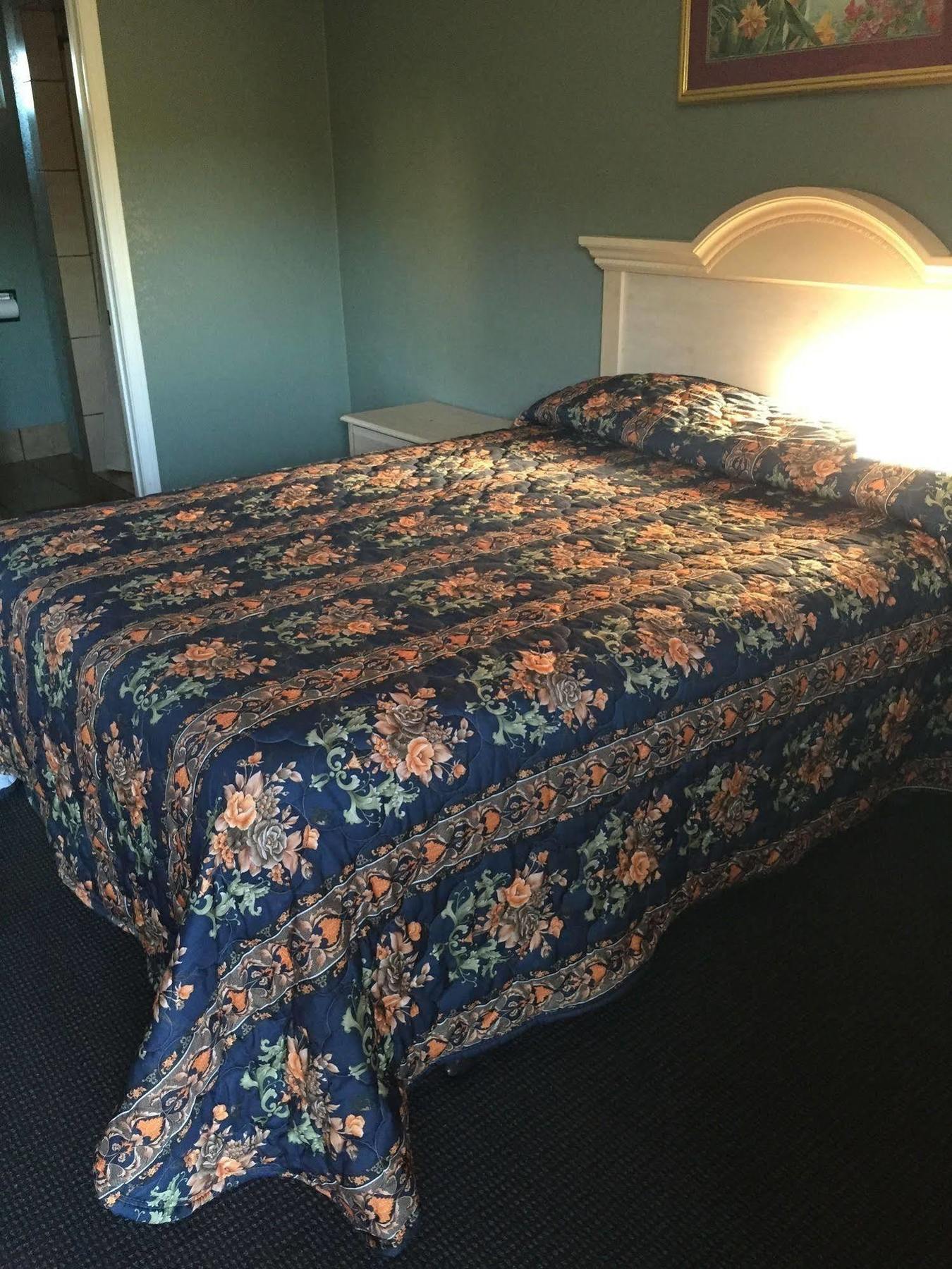 Deluxe Hotel Pomona